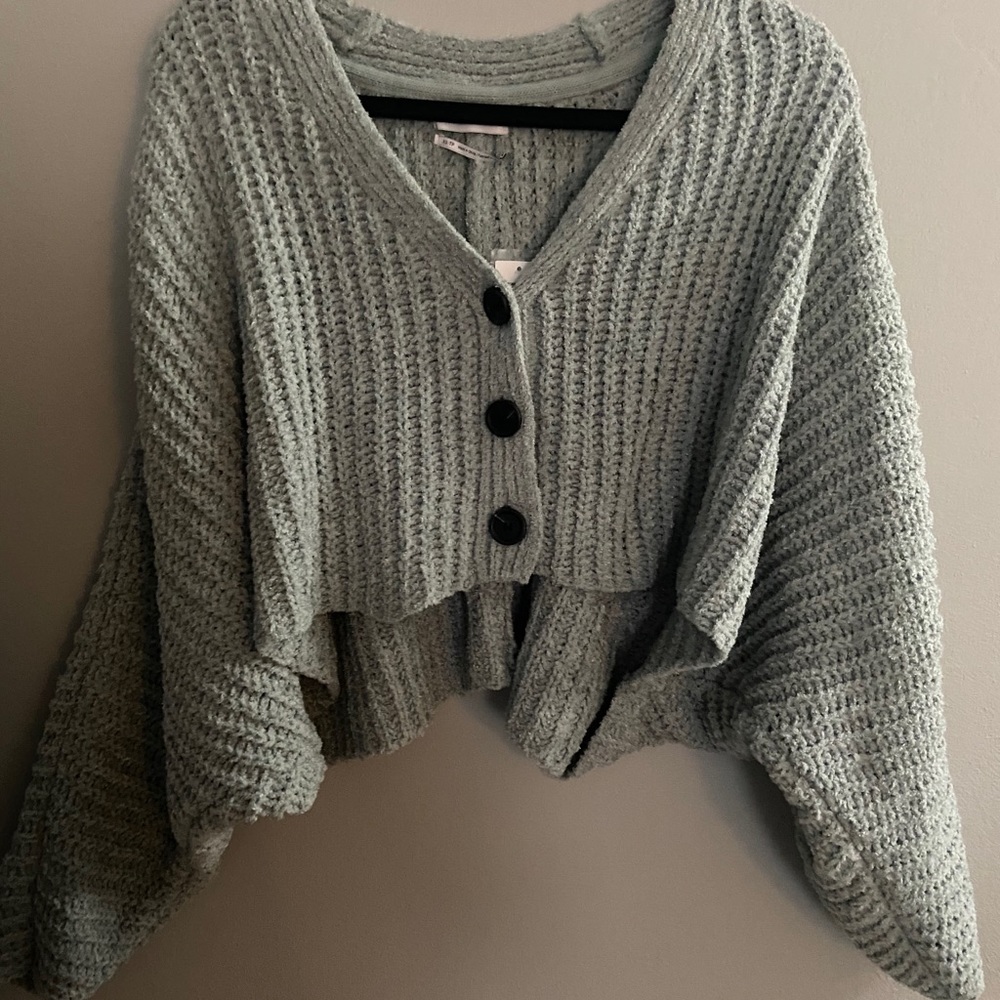 Cropped urban sweater